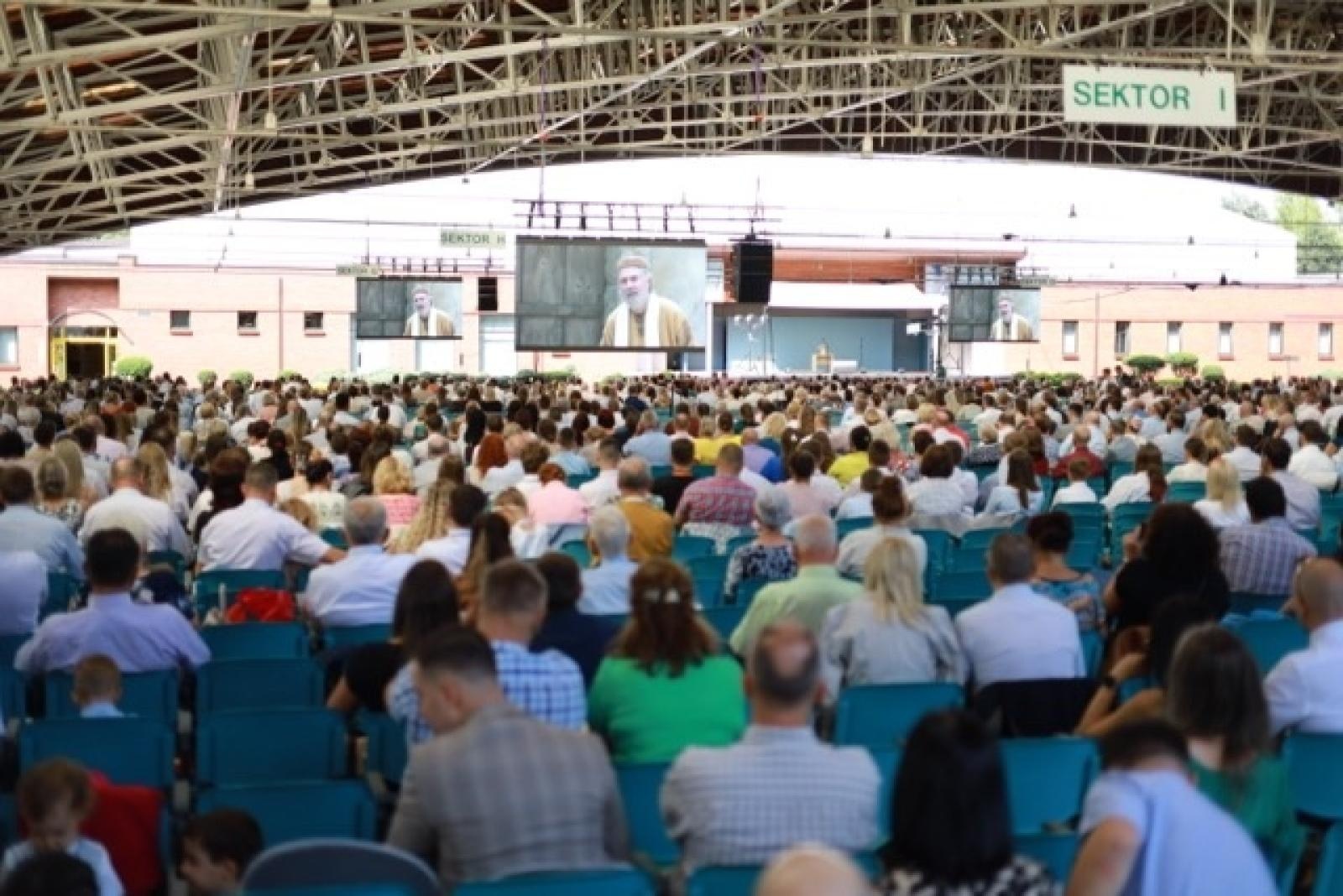 Zdjęcie w galerii na portalu naszraciborz.pl: 27 tysięcy obecnych i 194 ochrzczonych podczas 7 kongresów Świadków Jehowy w Sosnowcu wiadomości z regionu