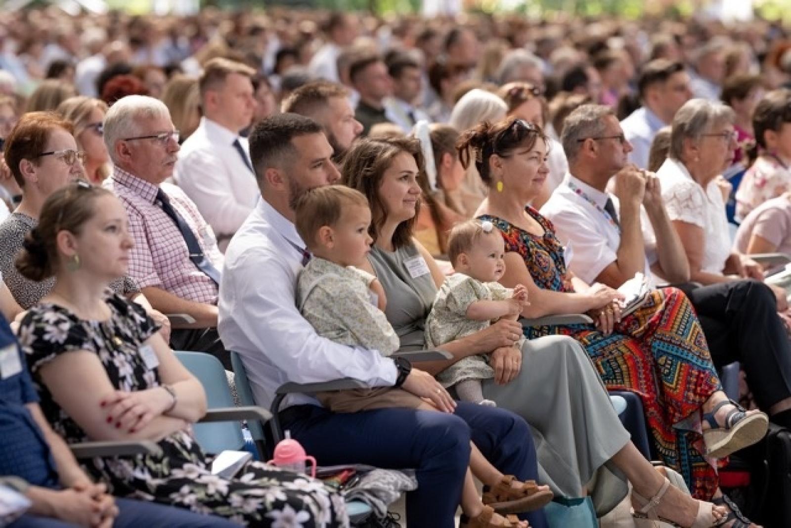 Zdjęcie w galerii na portalu naszraciborz.pl: 27 tysięcy obecnych i 194 ochrzczonych podczas 7 kongresów Świadków Jehowy w Sosnowcu wiadomości z regionu