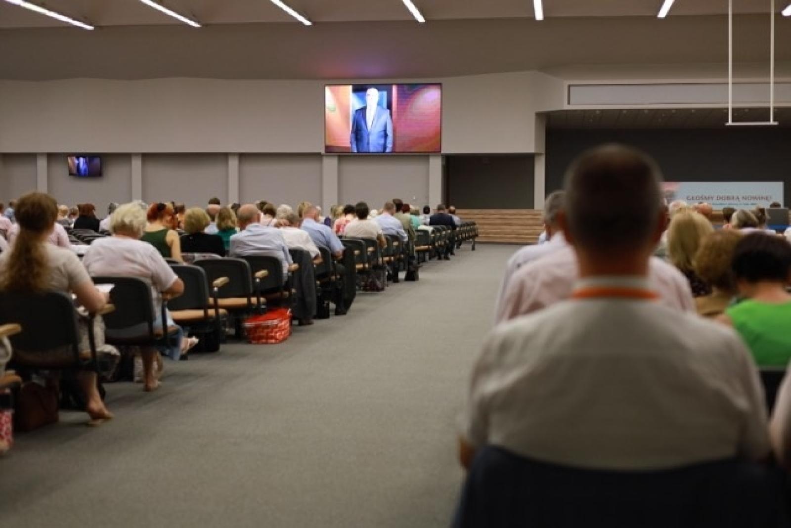 Zdjęcie w galerii na portalu naszraciborz.pl: 27 tysięcy obecnych i 194 ochrzczonych podczas 7 kongresów Świadków Jehowy w Sosnowcu wiadomości z regionu