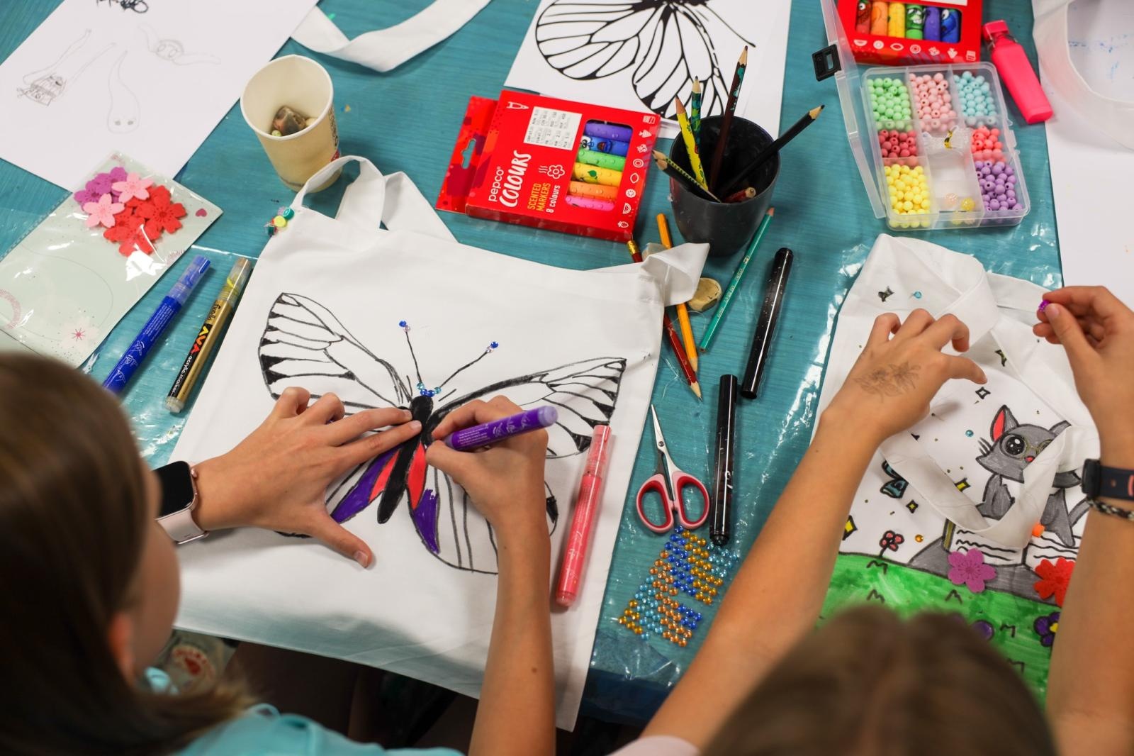 Zdjęcie w galerii na portalu naszraciborz.pl: Wakacyjne rękodzieło w Strzesze wiadomości z regionu