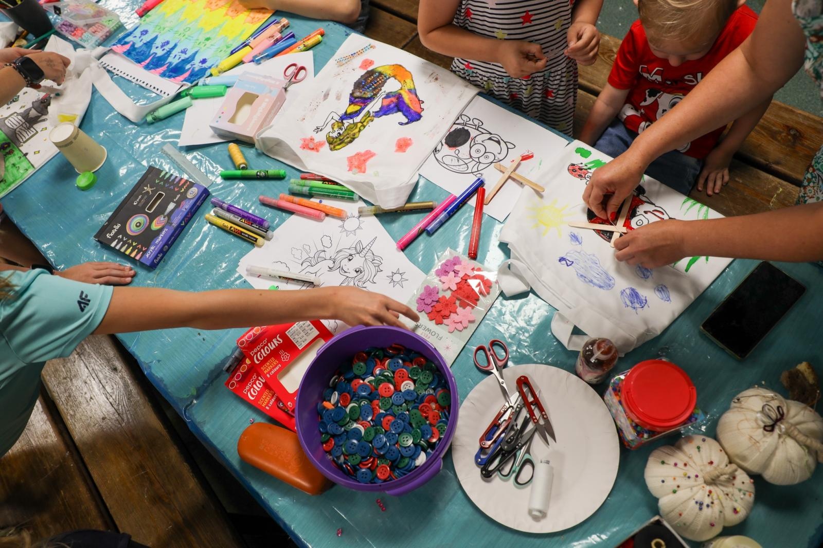 Zdjęcie w galerii na portalu naszraciborz.pl: Wakacyjne rękodzieło w Strzesze wiadomości z regionu