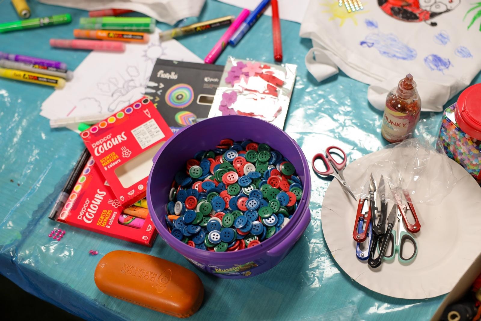 Zdjęcie w galerii na portalu naszraciborz.pl: Wakacyjne rękodzieło w Strzesze wiadomości z regionu