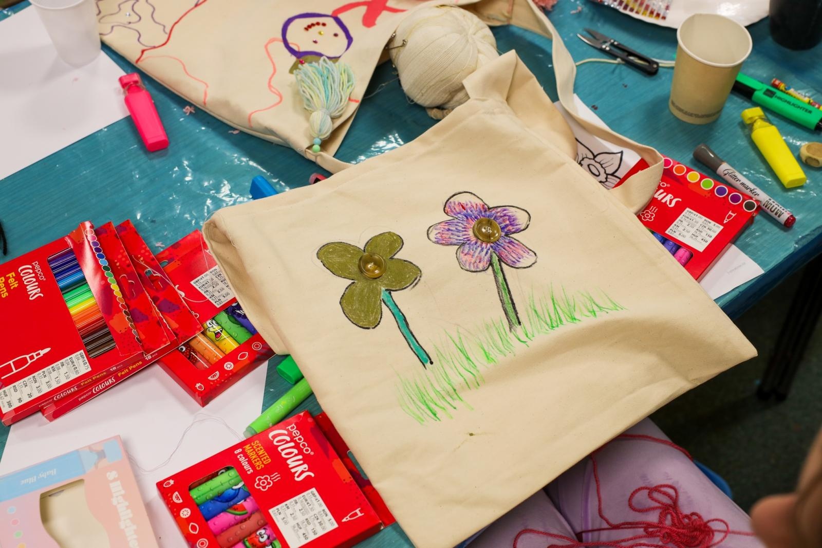 Zdjęcie w galerii na portalu naszraciborz.pl: Wakacyjne rękodzieło w Strzesze wiadomości z regionu