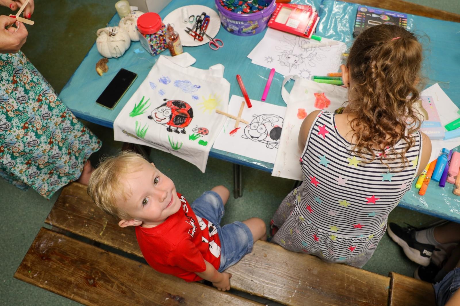Zdjęcie w galerii na portalu naszraciborz.pl: Wakacyjne rękodzieło w Strzesze wiadomości z regionu