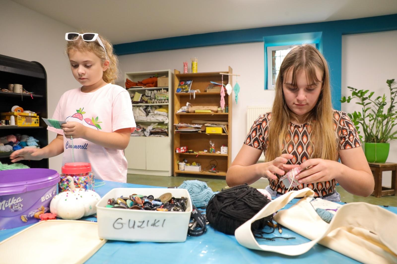 Zdjęcie w galerii na portalu naszraciborz.pl: Wakacyjne rękodzieło w Strzesze wiadomości z regionu