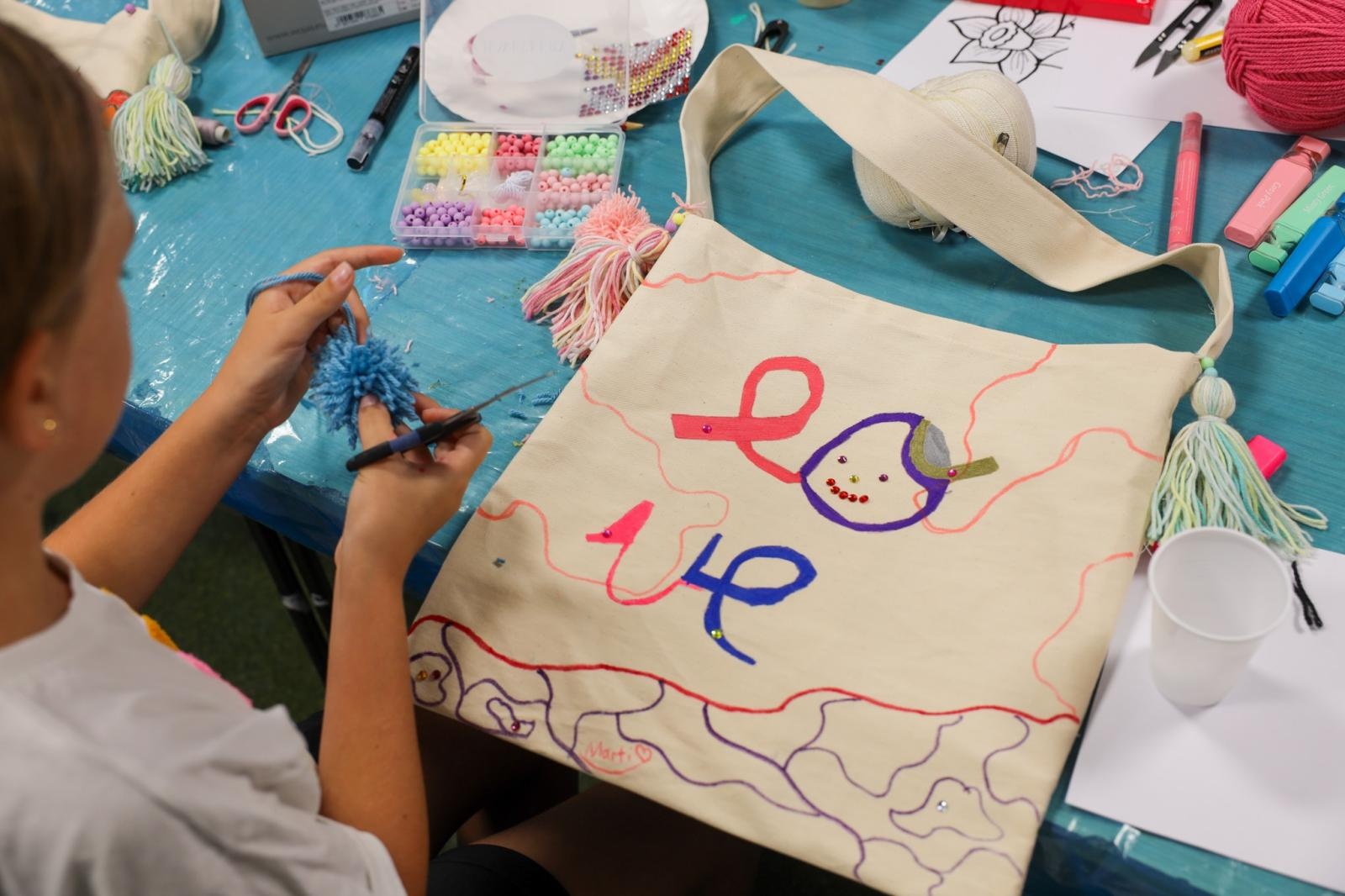 Zdjęcie w galerii na portalu naszraciborz.pl: Wakacyjne rękodzieło w Strzesze wiadomości z regionu