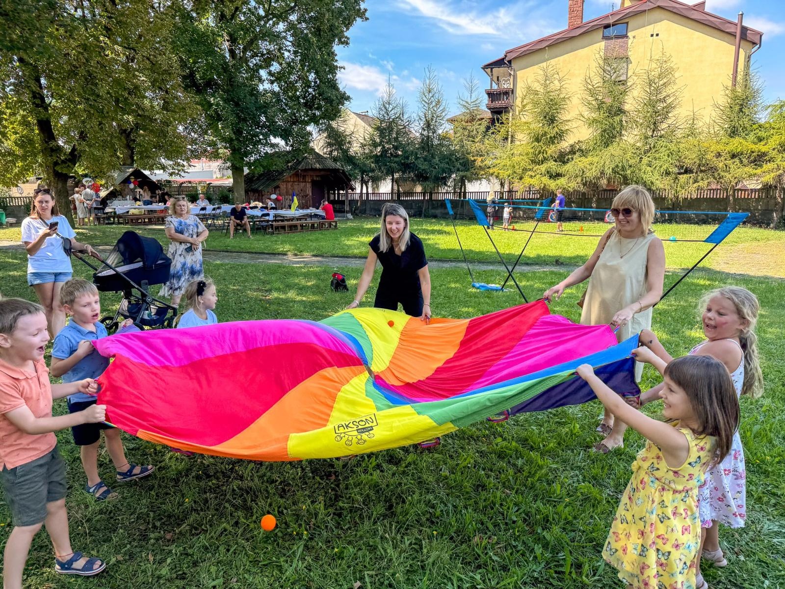 Zdjęcie w galerii na portalu naszraciborz.pl: TOGETHER czyli RAZEM. Polsko-ukraiński piknik integracyjny w Ogrodzie Strzechy na bis! wiadomości z regionu