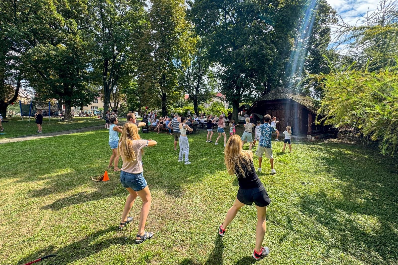 Zdjęcie w galerii na portalu naszraciborz.pl: TOGETHER czyli RAZEM. Polsko-ukraiński piknik integracyjny w Ogrodzie Strzechy na bis! wiadomości z regionu