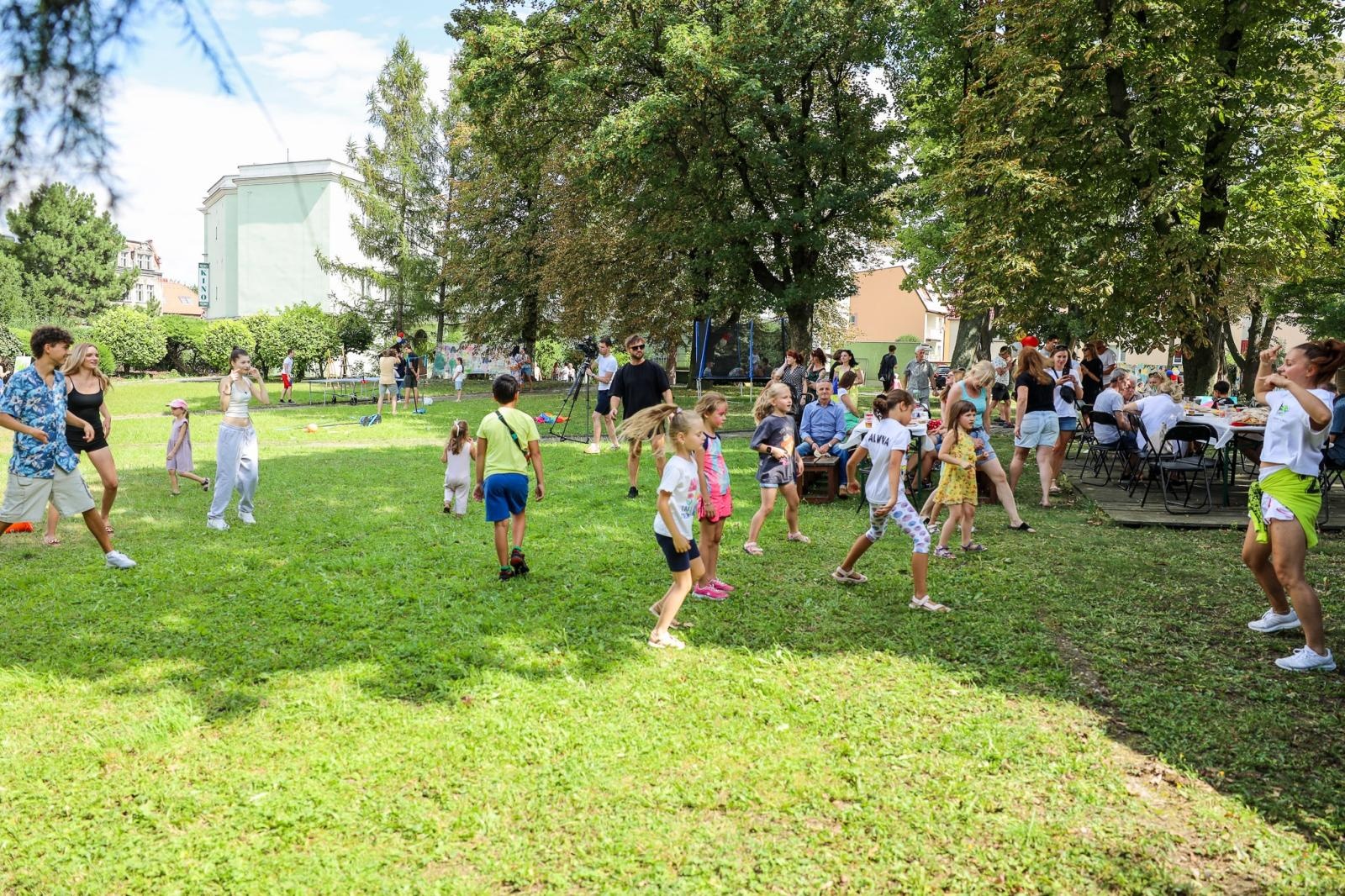 Zdjęcie w galerii na portalu naszraciborz.pl: TOGETHER czyli RAZEM. Polsko-ukraiński piknik integracyjny w Ogrodzie Strzechy na bis! wiadomości z regionu