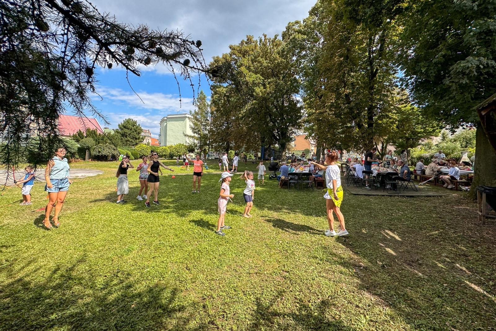 Zdjęcie w galerii na portalu naszraciborz.pl: TOGETHER czyli RAZEM. Polsko-ukraiński piknik integracyjny w Ogrodzie Strzechy na bis! wiadomości z regionu