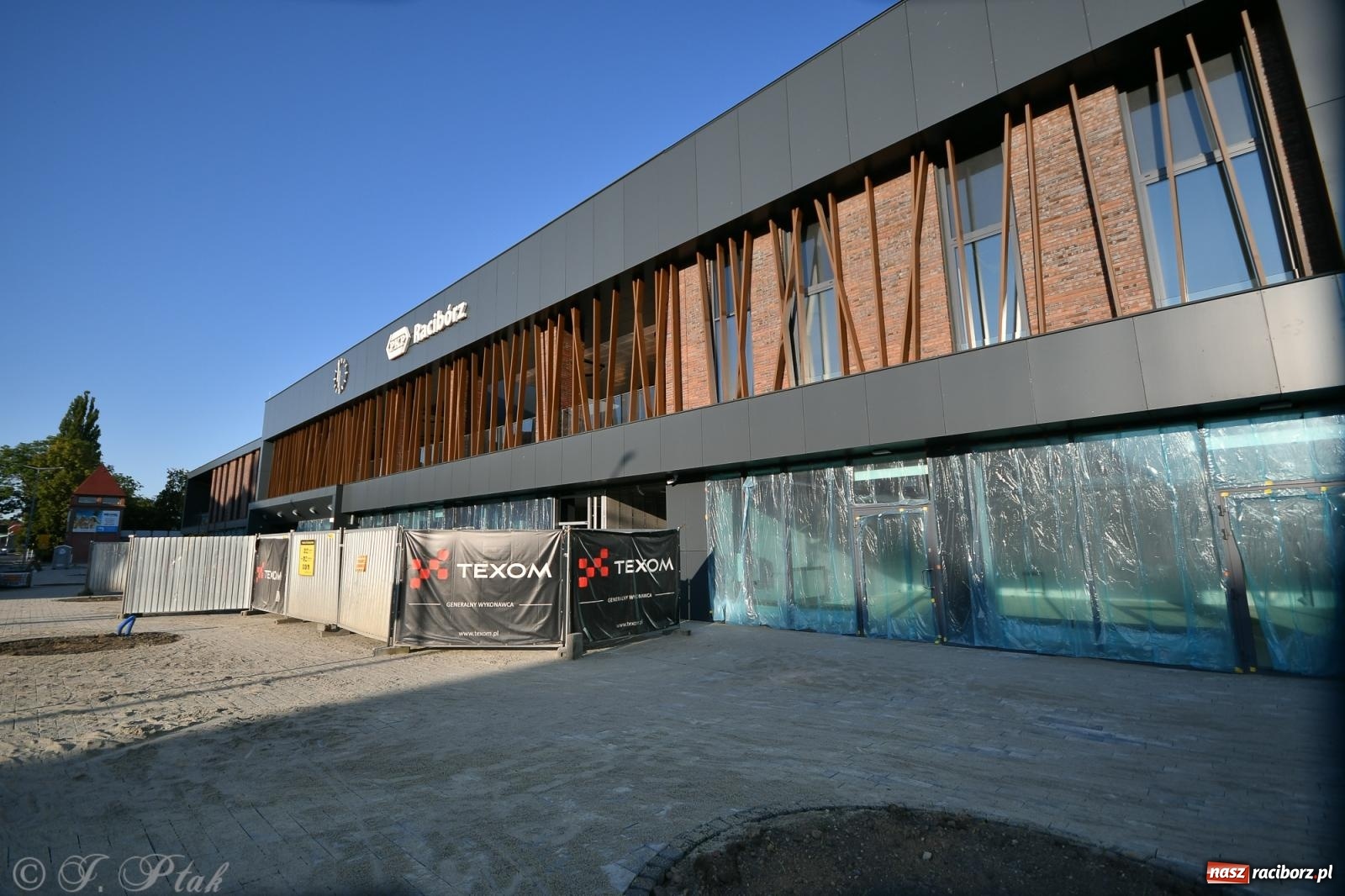 Zdjęcie w galerii na portalu naszraciborz.pl: PKP o terminie oddania do użytku nowego dworca [FOTO i WIDEO] wiadomości z regionu