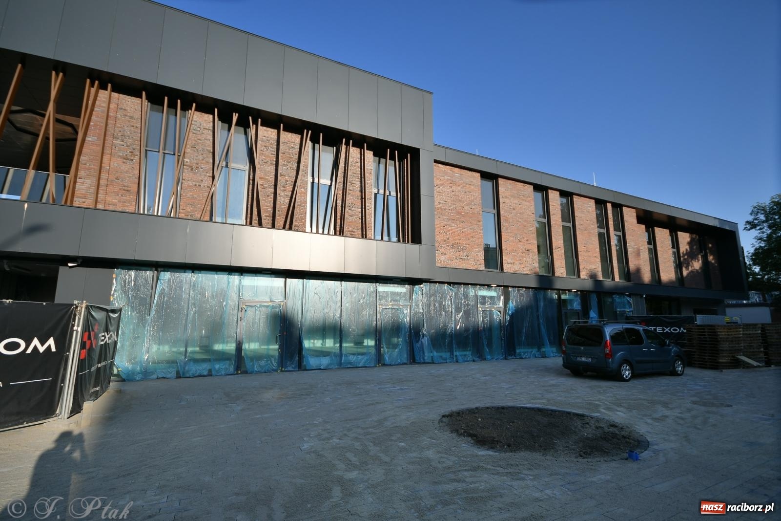 Zdjęcie w galerii na portalu naszraciborz.pl: PKP o terminie oddania do użytku nowego dworca [FOTO i WIDEO] wiadomości z regionu