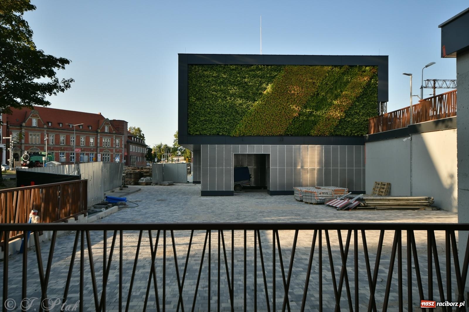 Zdjęcie w galerii na portalu naszraciborz.pl: PKP o terminie oddania do użytku nowego dworca [FOTO i WIDEO] wiadomości z regionu