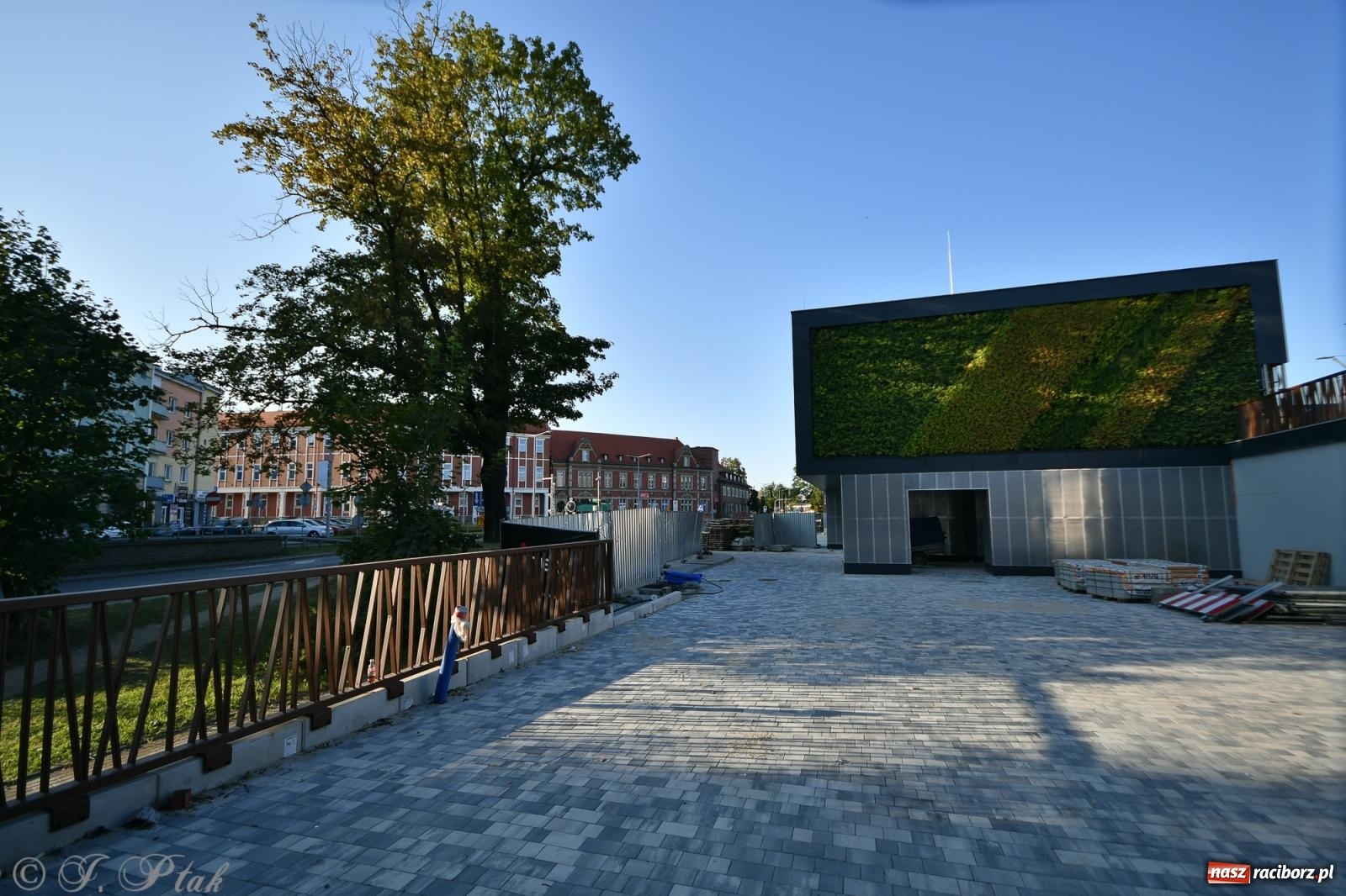 Zdjęcie w galerii na portalu naszraciborz.pl: PKP o terminie oddania do użytku nowego dworca [FOTO i WIDEO] wiadomości z regionu