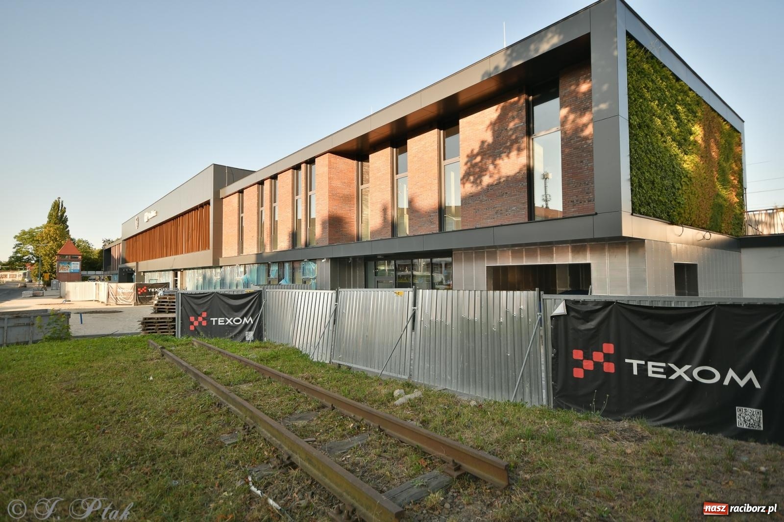 Zdjęcie w galerii na portalu naszraciborz.pl: PKP o terminie oddania do użytku nowego dworca [FOTO i WIDEO] wiadomości z regionu