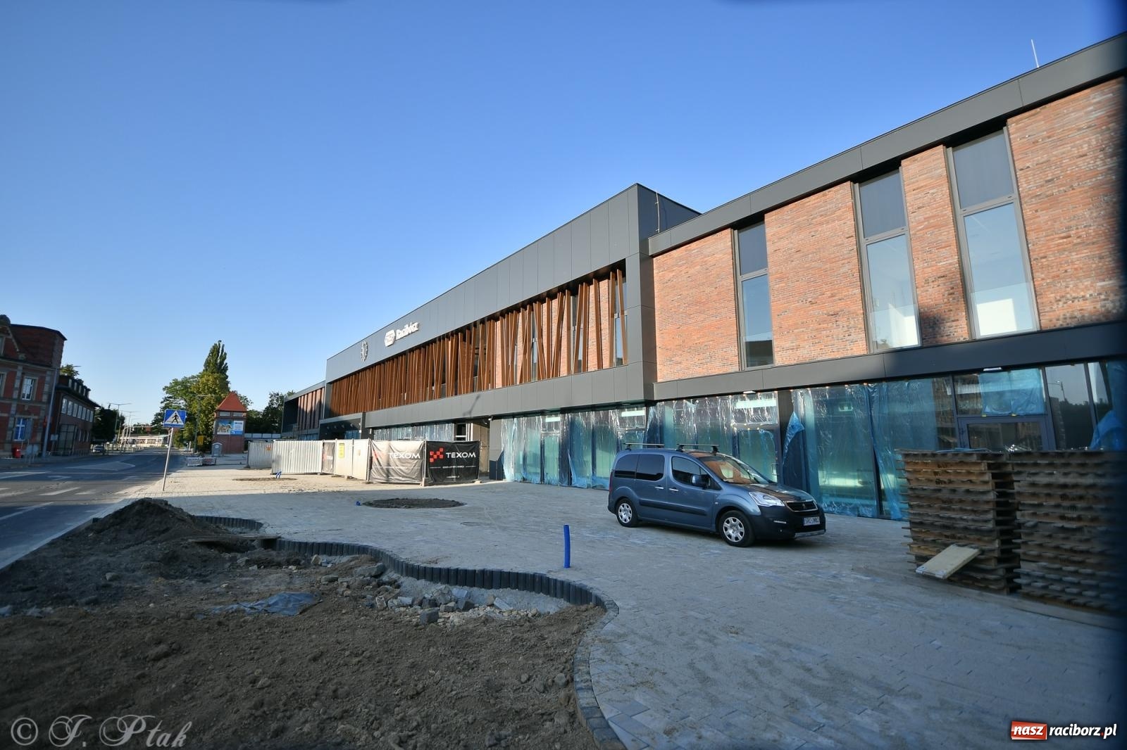 Zdjęcie w galerii na portalu naszraciborz.pl: PKP o terminie oddania do użytku nowego dworca [FOTO i WIDEO] wiadomości z regionu