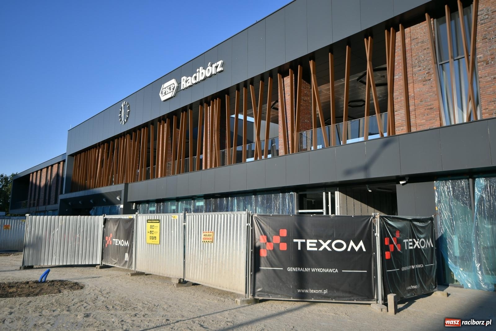 Zdjęcie w galerii na portalu naszraciborz.pl: PKP o terminie oddania do użytku nowego dworca [FOTO i WIDEO] wiadomości z regionu