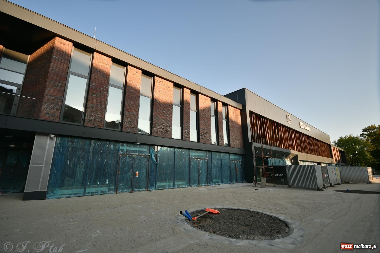 Zdjęcie w galerii na portalu naszraciborz.pl: PKP o terminie oddania do użytku nowego dworca [FOTO i WIDEO] wiadomości z regionu