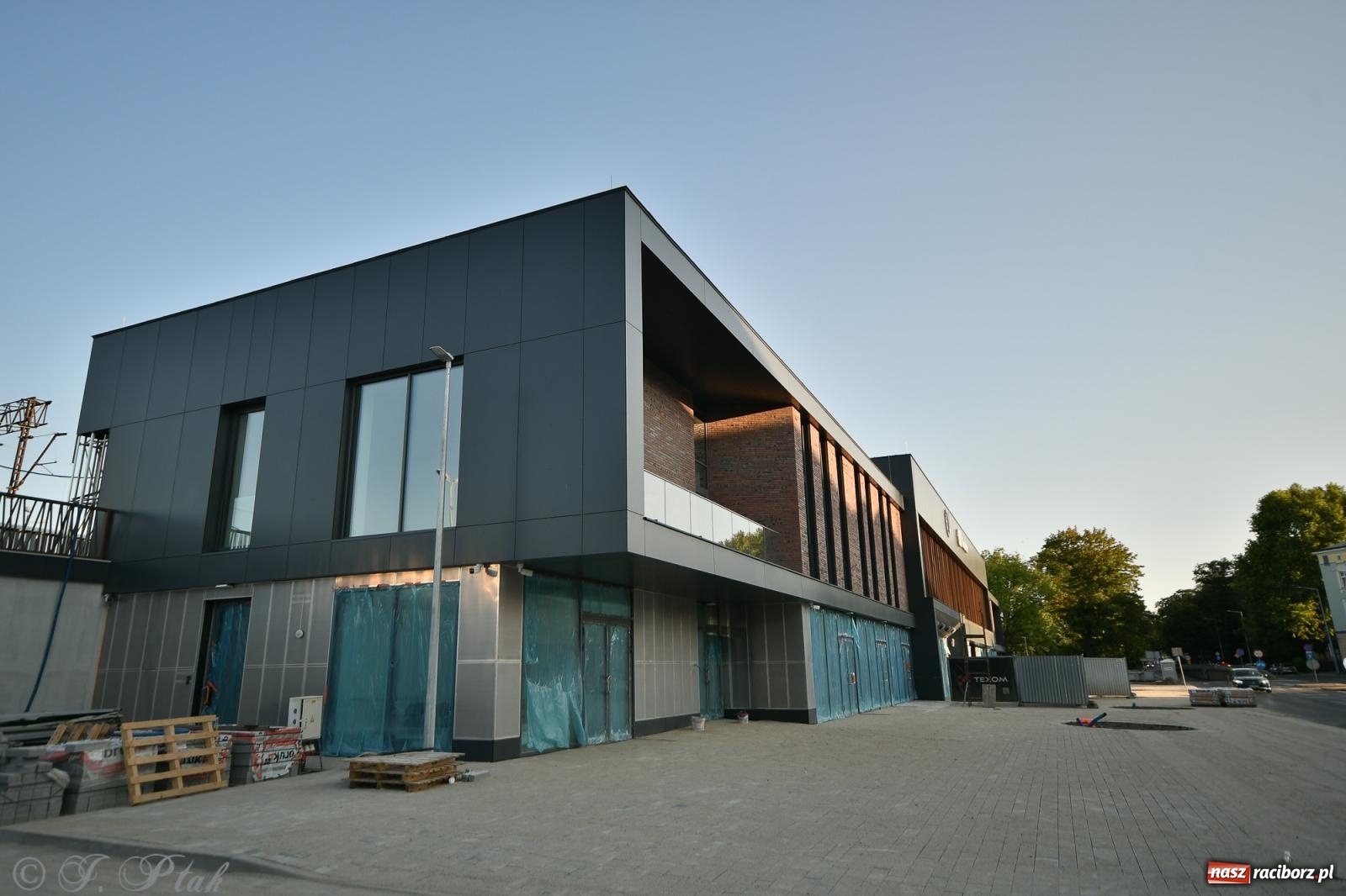 Zdjęcie w galerii na portalu naszraciborz.pl: PKP o terminie oddania do użytku nowego dworca [FOTO i WIDEO] wiadomości z regionu