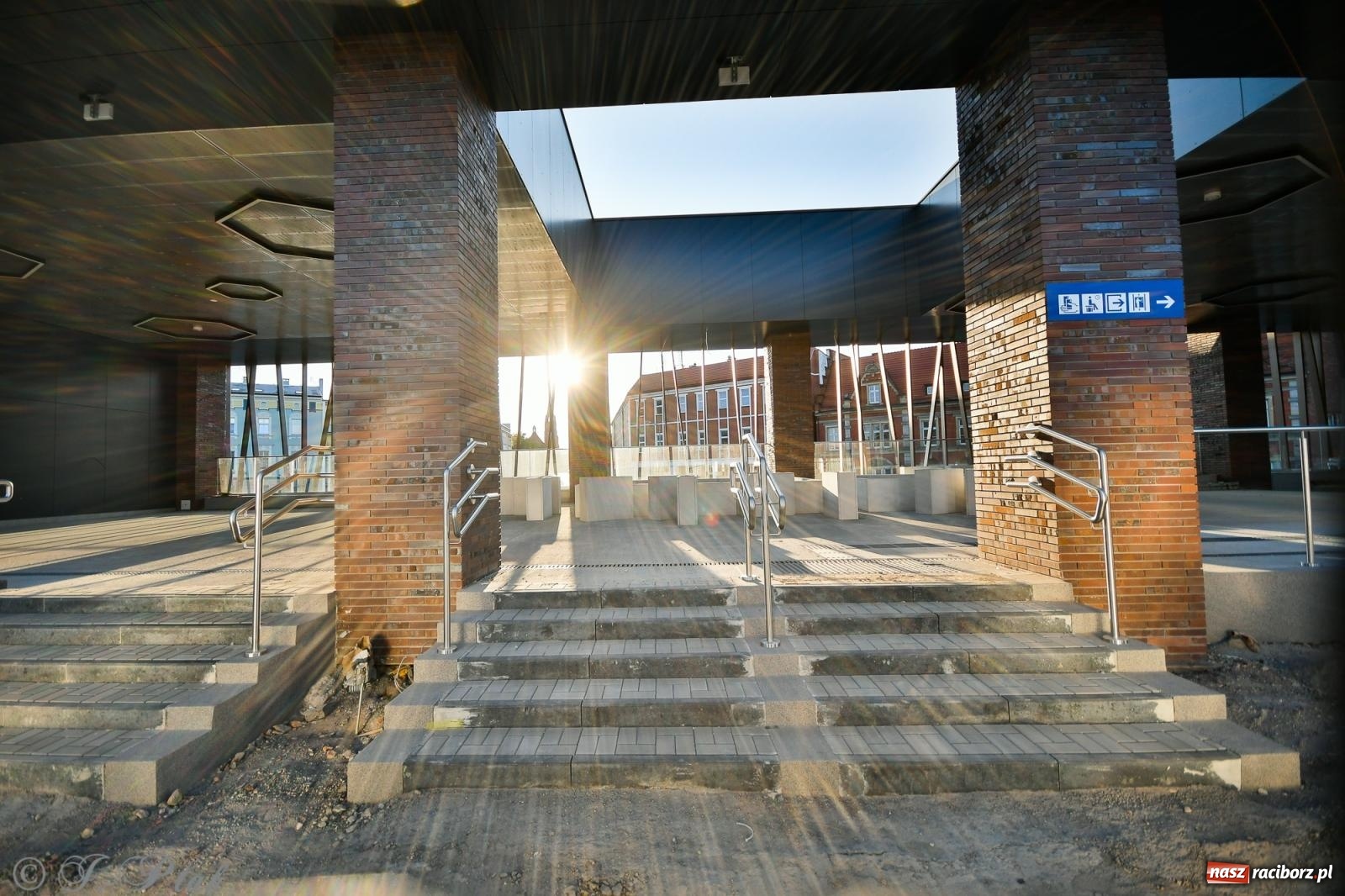 Zdjęcie w galerii na portalu naszraciborz.pl: PKP o terminie oddania do użytku nowego dworca [FOTO i WIDEO] wiadomości z regionu