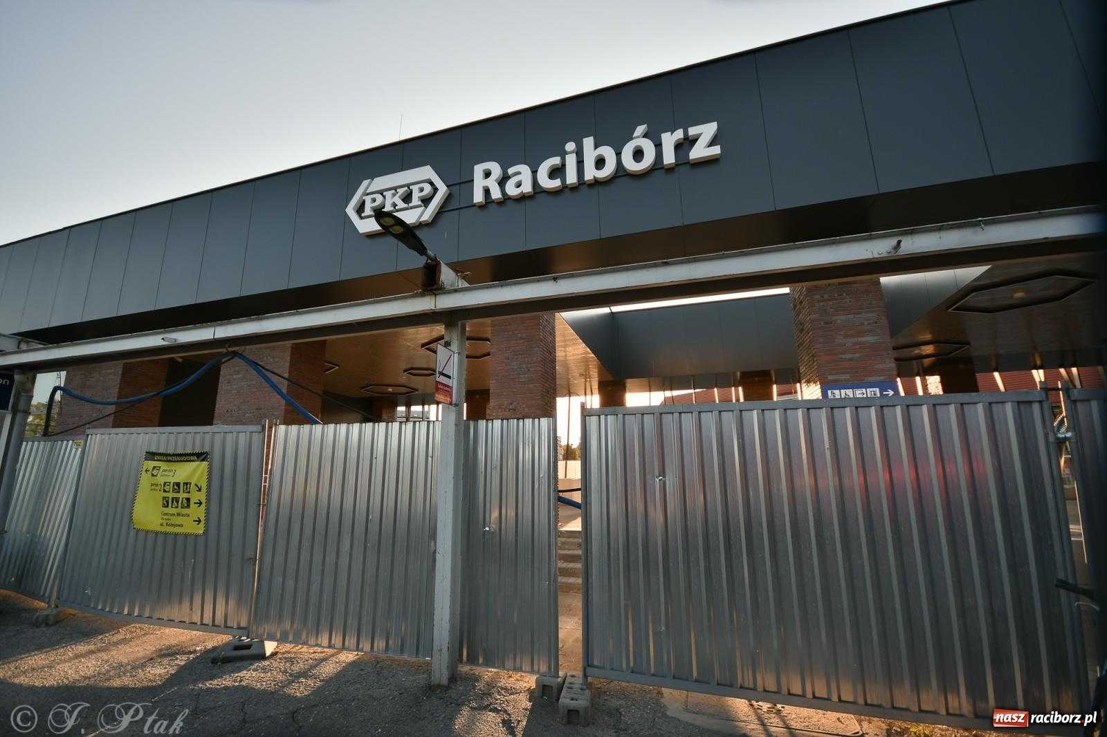 Zdjęcie w galerii na portalu naszraciborz.pl: PKP o terminie oddania do użytku nowego dworca [FOTO i WIDEO] wiadomości z regionu