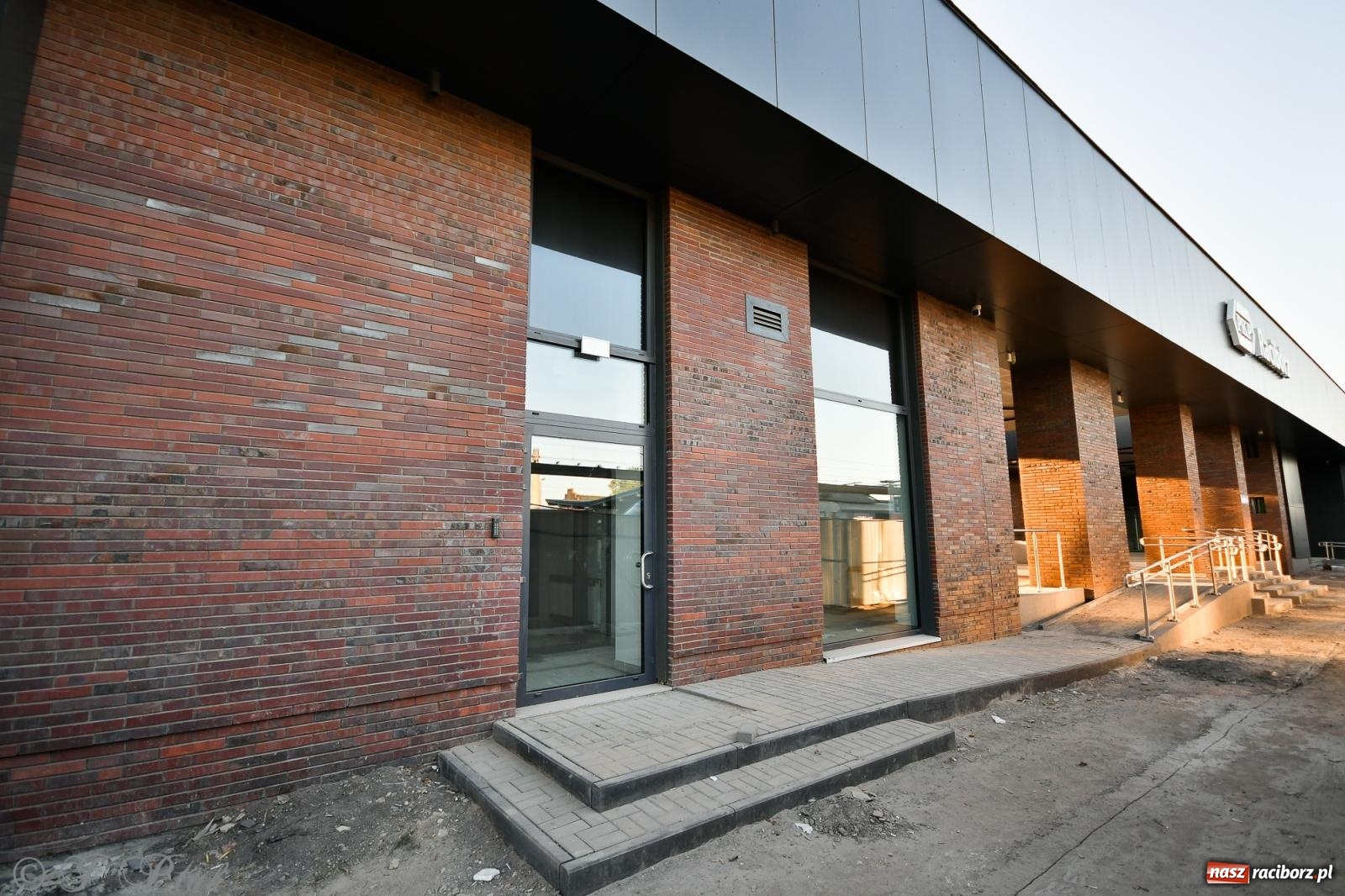 Zdjęcie w galerii na portalu naszraciborz.pl: PKP o terminie oddania do użytku nowego dworca [FOTO i WIDEO] wiadomości z regionu