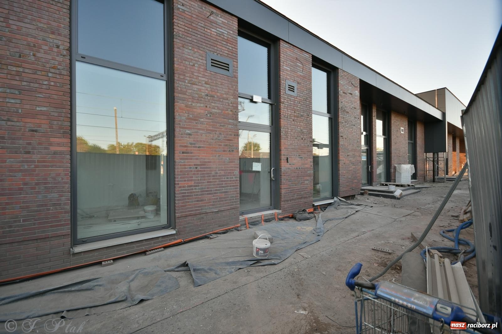 Zdjęcie w galerii na portalu naszraciborz.pl: PKP o terminie oddania do użytku nowego dworca [FOTO i WIDEO] wiadomości z regionu