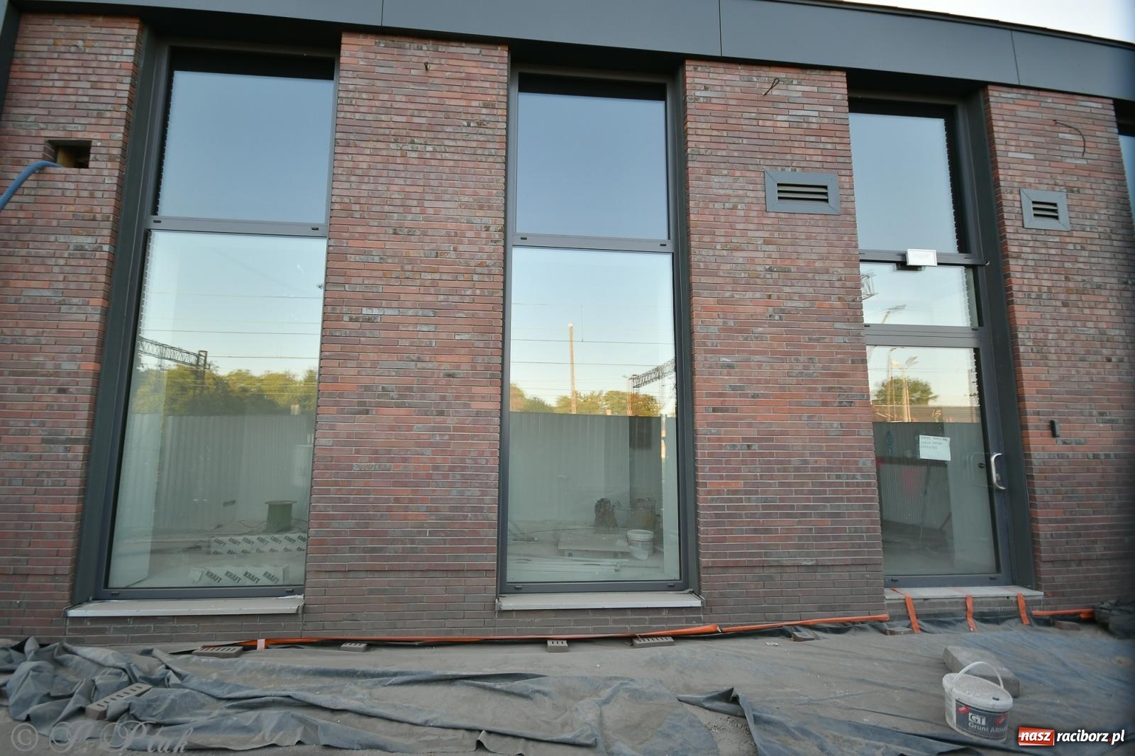 Zdjęcie w galerii na portalu naszraciborz.pl: PKP o terminie oddania do użytku nowego dworca [FOTO i WIDEO] wiadomości z regionu