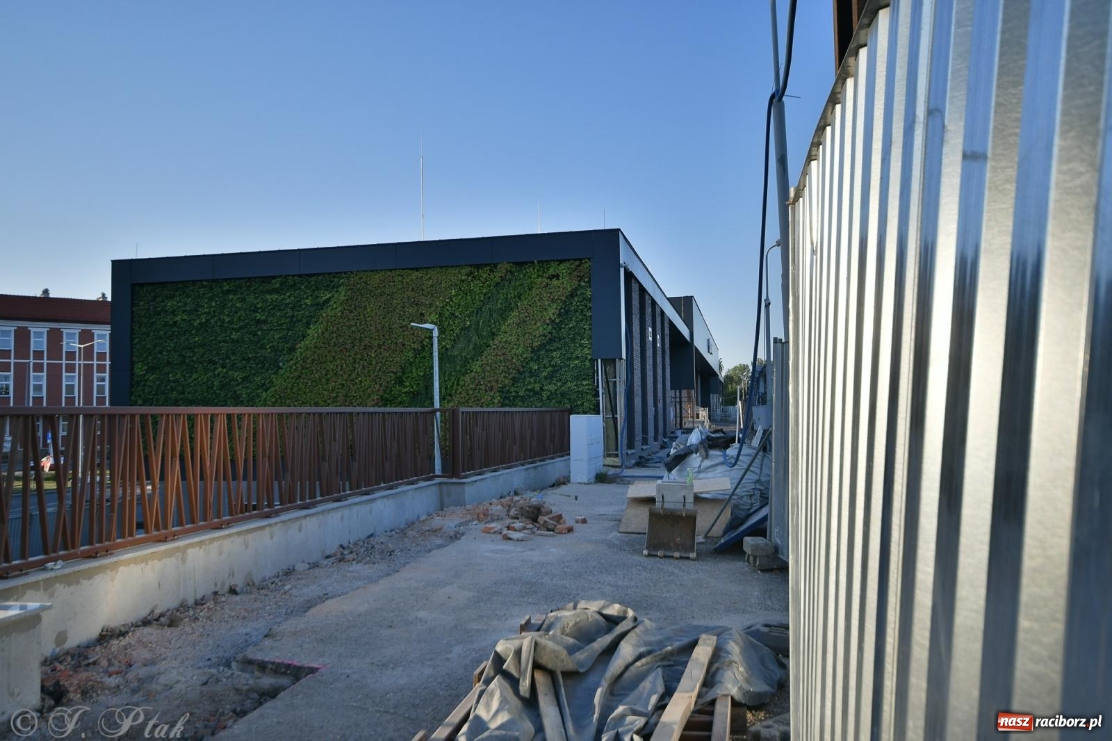 Zdjęcie w galerii na portalu naszraciborz.pl: PKP o terminie oddania do użytku nowego dworca [FOTO i WIDEO] wiadomości z regionu