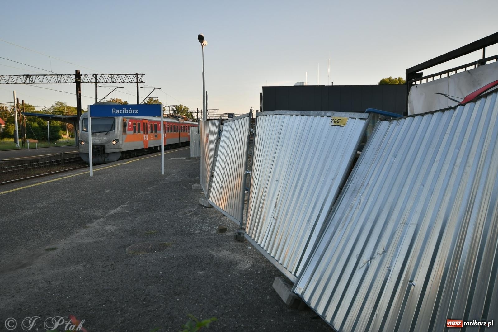 Zdjęcie w galerii na portalu naszraciborz.pl: PKP o terminie oddania do użytku nowego dworca [FOTO i WIDEO] wiadomości z regionu