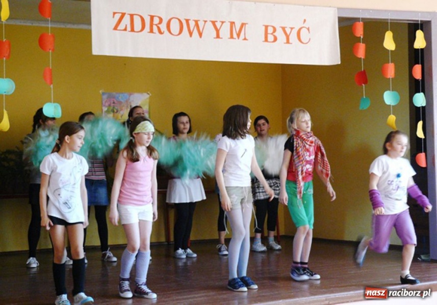 Zdjęcie w galerii na portalu naszraciborz.pl: Jak w szkołach witano wiosnę wiadomości z regionu