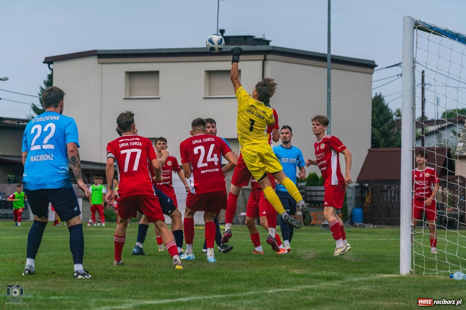 Zdjęcie w galerii na portalu naszraciborz.pl: Puchar Polski. Do przerwy 0:0 a potem pogrom [FOTO] wiadomości z regionu