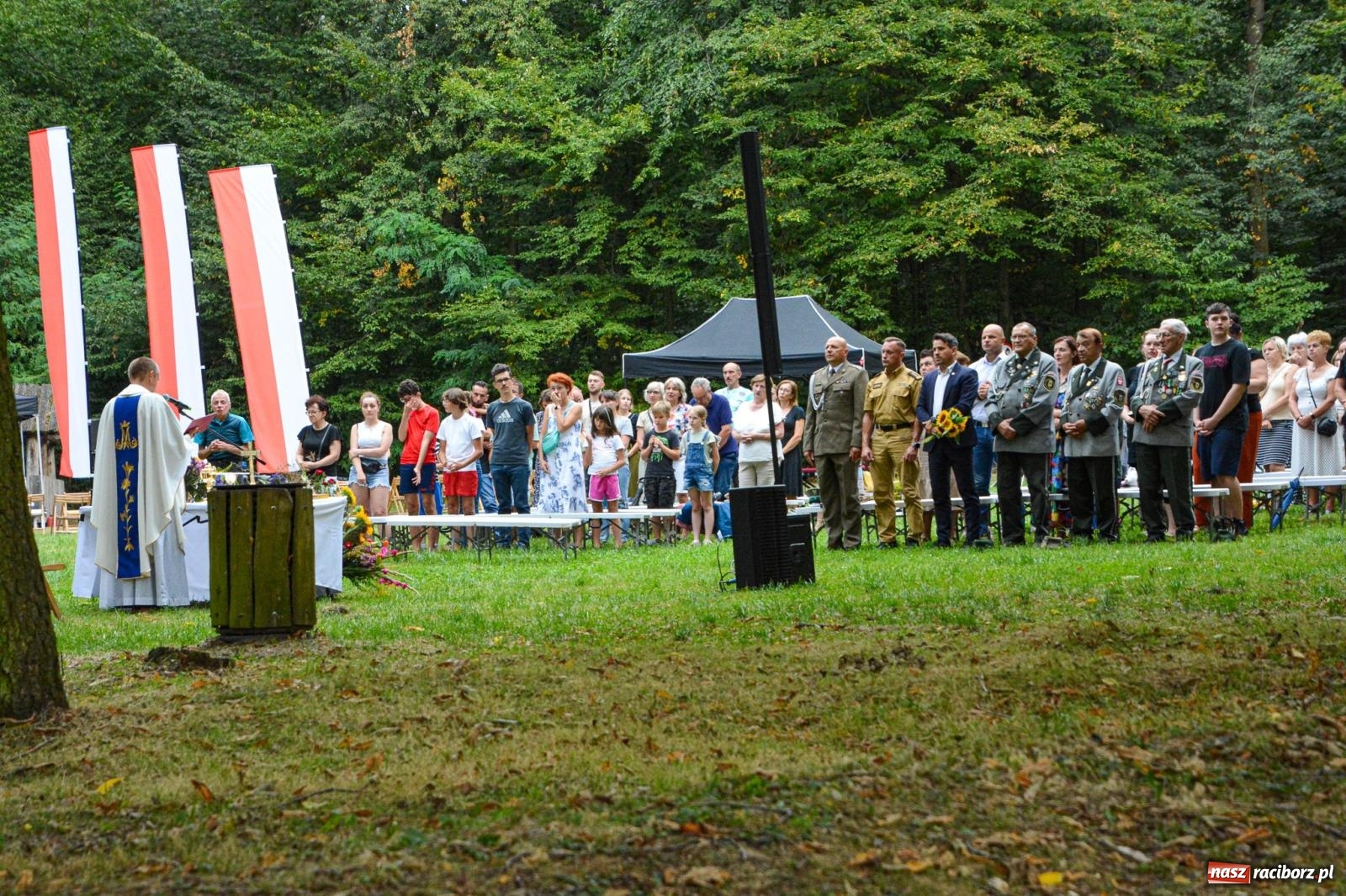 Zdjęcie w galerii na portalu naszraciborz.pl: Święto Matki Boskiej Zielnej w Leśnej Scenerii: Msza św. i święcenie kwiatów w Arboretum Bramy Morawskiej wiadomości z regionu