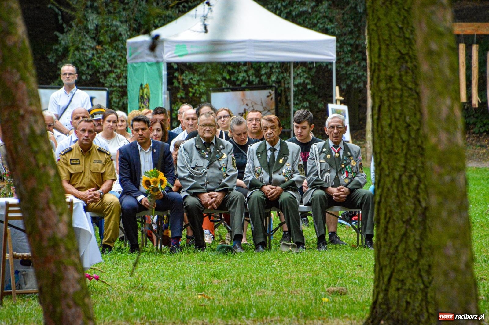 Zdjęcie w galerii na portalu naszraciborz.pl: Święto Matki Boskiej Zielnej w Leśnej Scenerii: Msza św. i święcenie kwiatów w Arboretum Bramy Morawskiej wiadomości z regionu