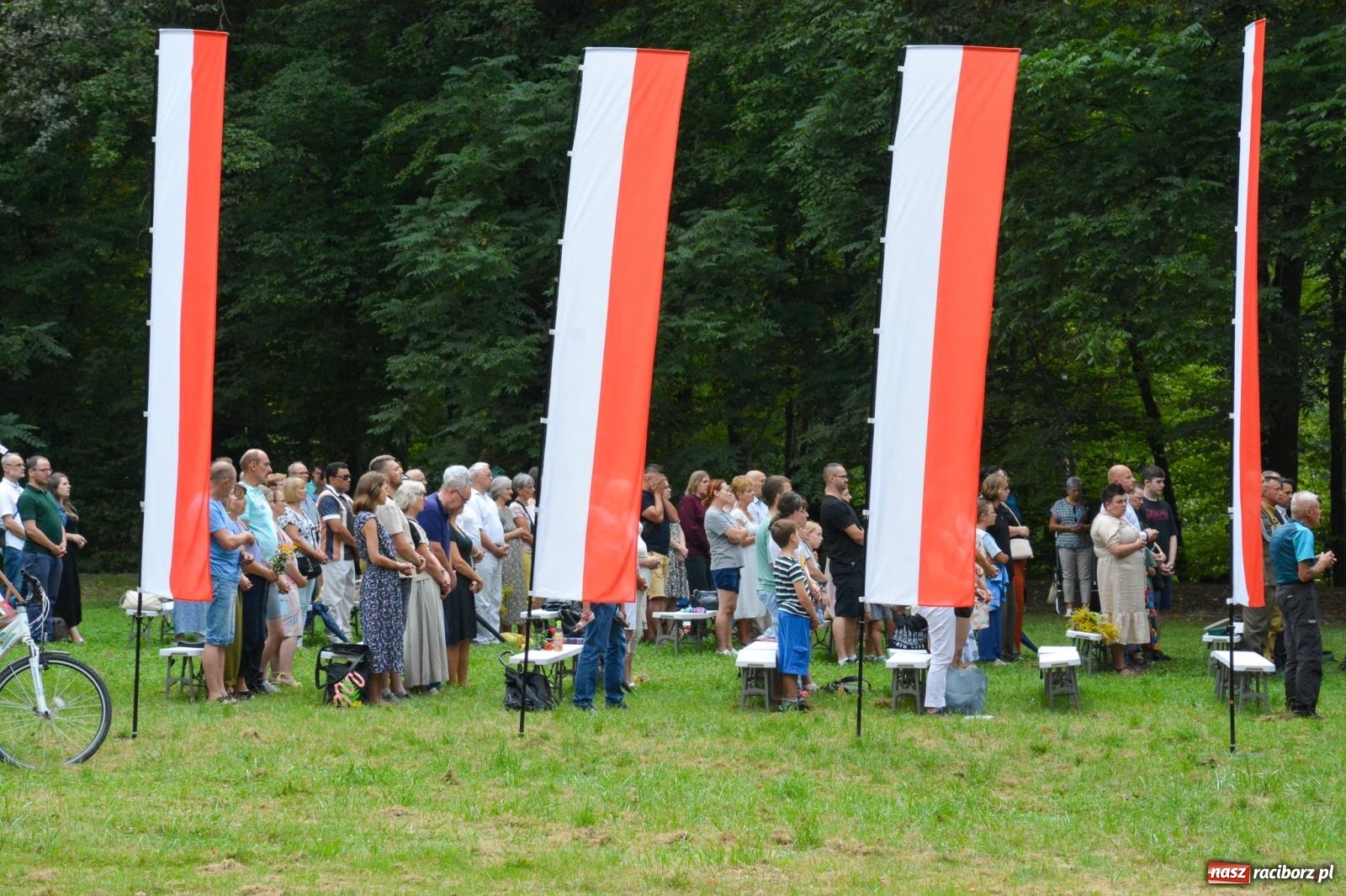 Zdjęcie w galerii na portalu naszraciborz.pl: Święto Matki Boskiej Zielnej w Leśnej Scenerii: Msza św. i święcenie kwiatów w Arboretum Bramy Morawskiej wiadomości z regionu