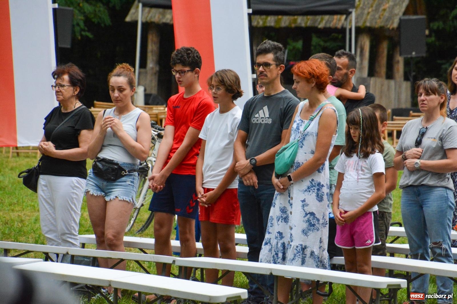Zdjęcie w galerii na portalu naszraciborz.pl: Święto Matki Boskiej Zielnej w Leśnej Scenerii: Msza św. i święcenie kwiatów w Arboretum Bramy Morawskiej wiadomości z regionu