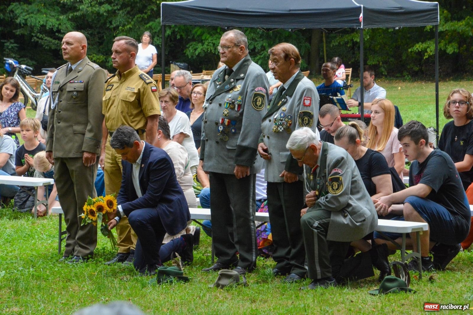 Zdjęcie w galerii na portalu naszraciborz.pl: Święto Matki Boskiej Zielnej w Leśnej Scenerii: Msza św. i święcenie kwiatów w Arboretum Bramy Morawskiej wiadomości z regionu