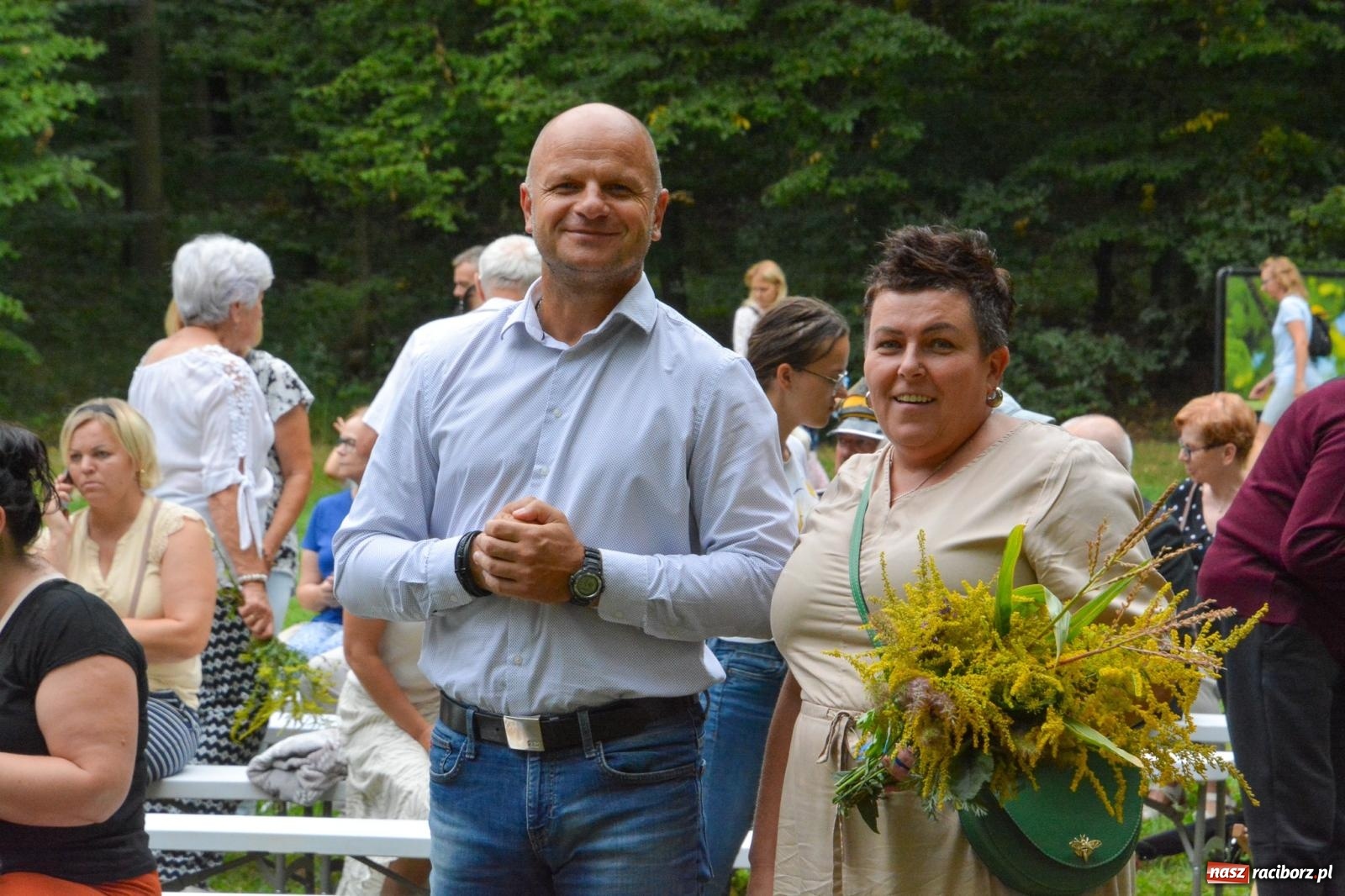 Zdjęcie w galerii na portalu naszraciborz.pl: Święto Matki Boskiej Zielnej w Leśnej Scenerii: Msza św. i święcenie kwiatów w Arboretum Bramy Morawskiej wiadomości z regionu
