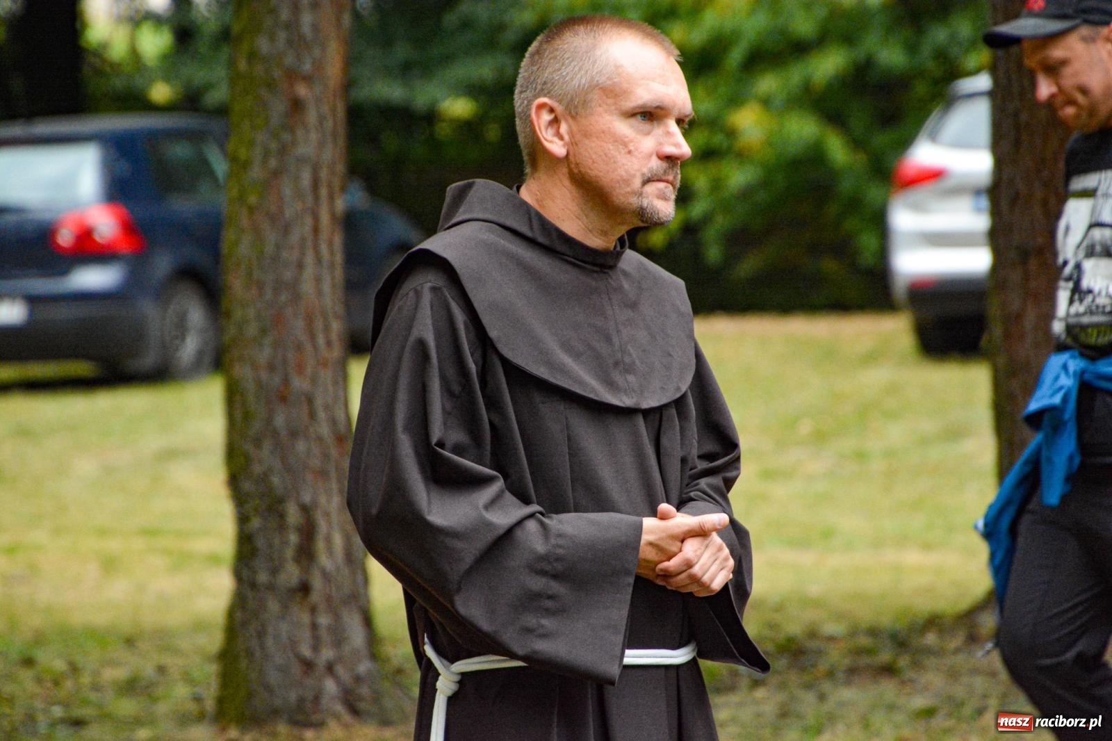 Zdjęcie w galerii na portalu naszraciborz.pl: Święto Matki Boskiej Zielnej w Leśnej Scenerii: Msza św. i święcenie kwiatów w Arboretum Bramy Morawskiej wiadomości z regionu