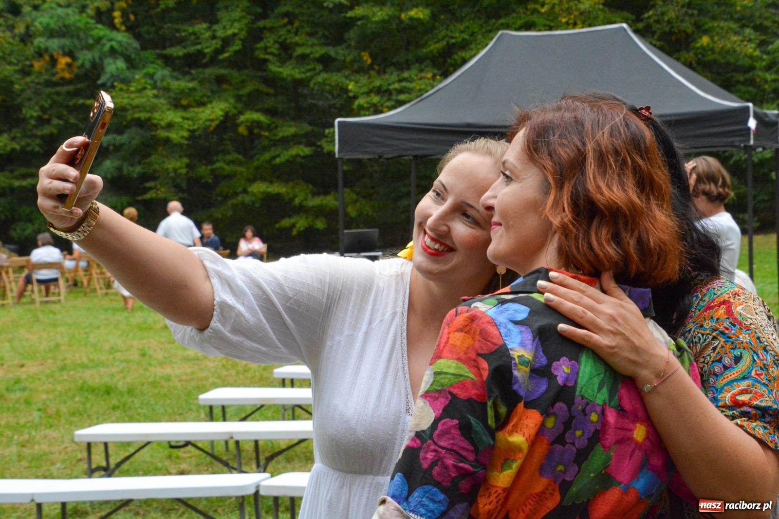 Zdjęcie w galerii na portalu naszraciborz.pl: Święto Matki Boskiej Zielnej w Leśnej Scenerii: Msza św. i święcenie kwiatów w Arboretum Bramy Morawskiej wiadomości z regionu
