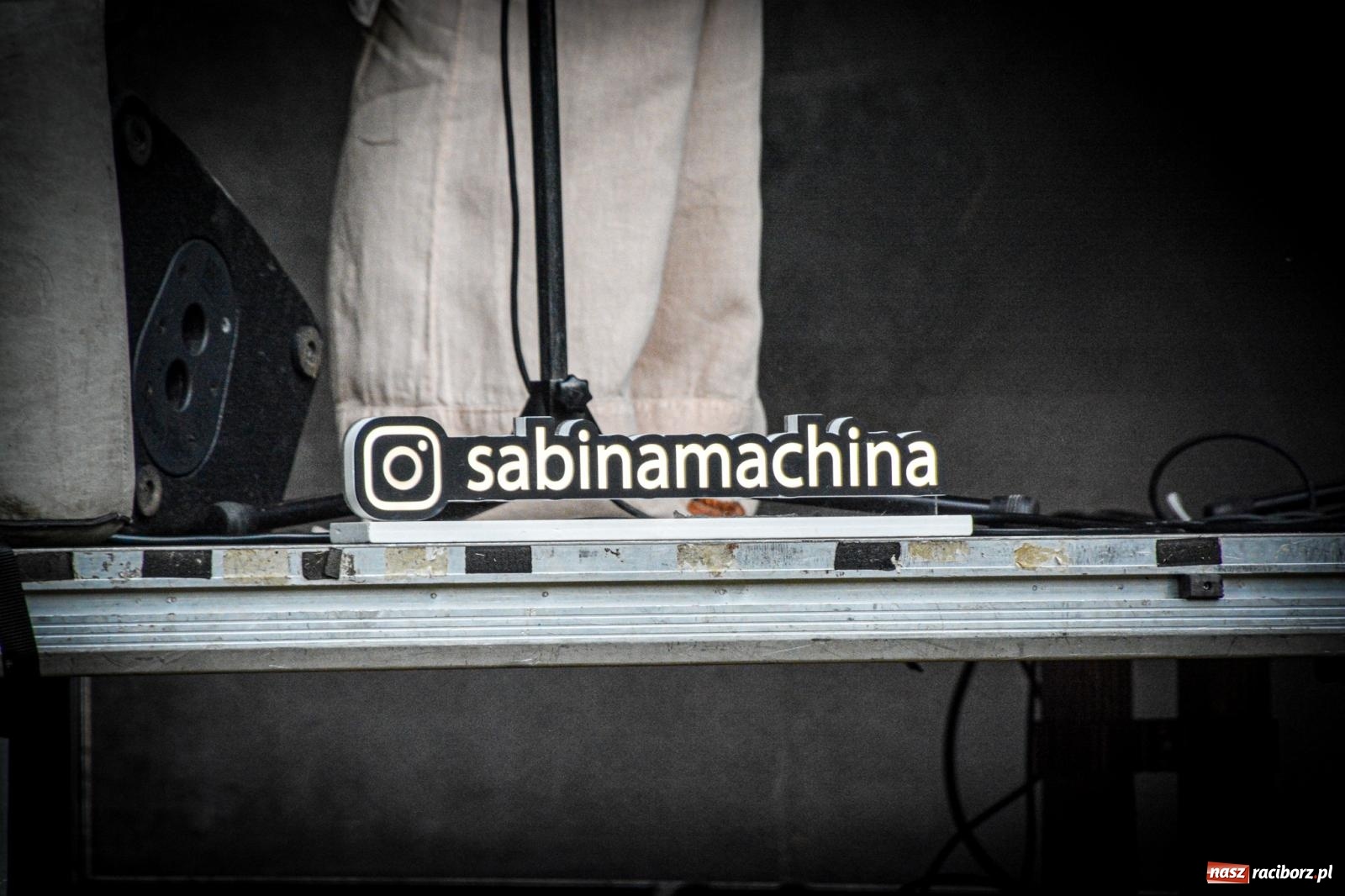 Zdjęcie w galerii na portalu naszraciborz.pl: SABINA & THEO LOOP ACT. Akustycznie w Arboretum Bramy Morawskiej wiadomości z regionu