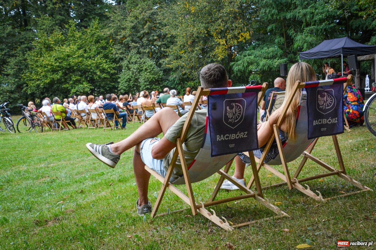 Zdjęcie w galerii na portalu naszraciborz.pl: SABINA & THEO LOOP ACT. Akustycznie w Arboretum Bramy Morawskiej wiadomości z regionu