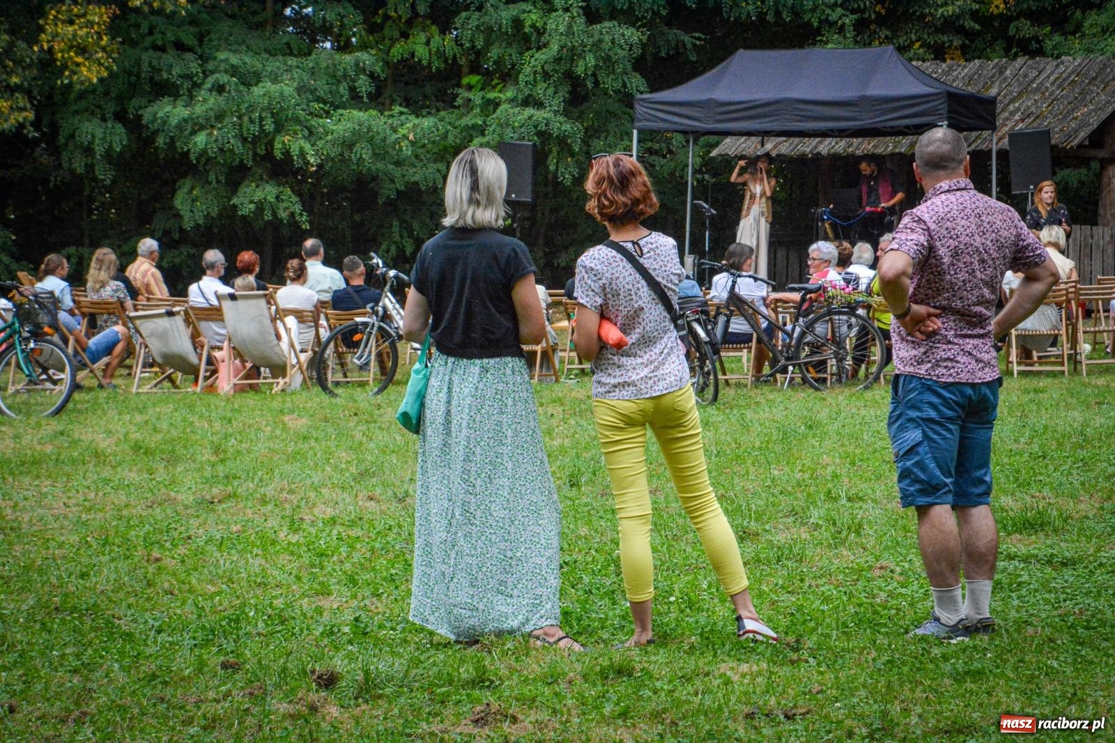 Zdjęcie w galerii na portalu naszraciborz.pl: SABINA & THEO LOOP ACT. Akustycznie w Arboretum Bramy Morawskiej wiadomości z regionu