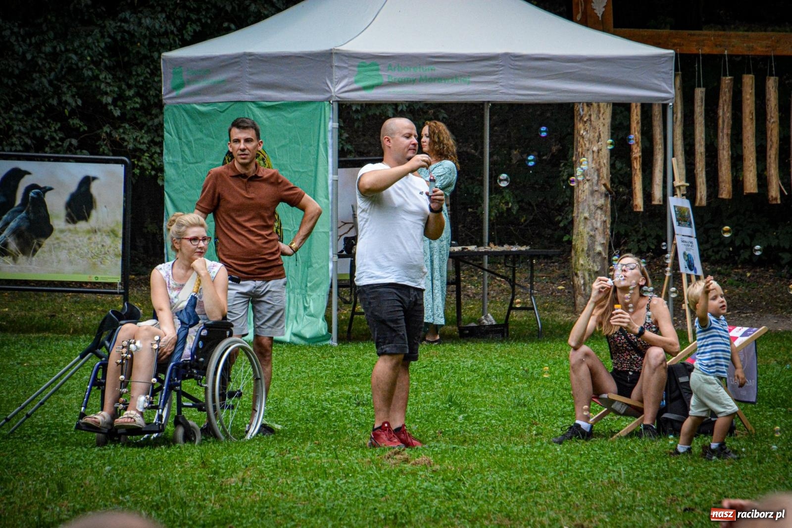 Zdjęcie w galerii na portalu naszraciborz.pl: SABINA & THEO LOOP ACT. Akustycznie w Arboretum Bramy Morawskiej wiadomości z regionu
