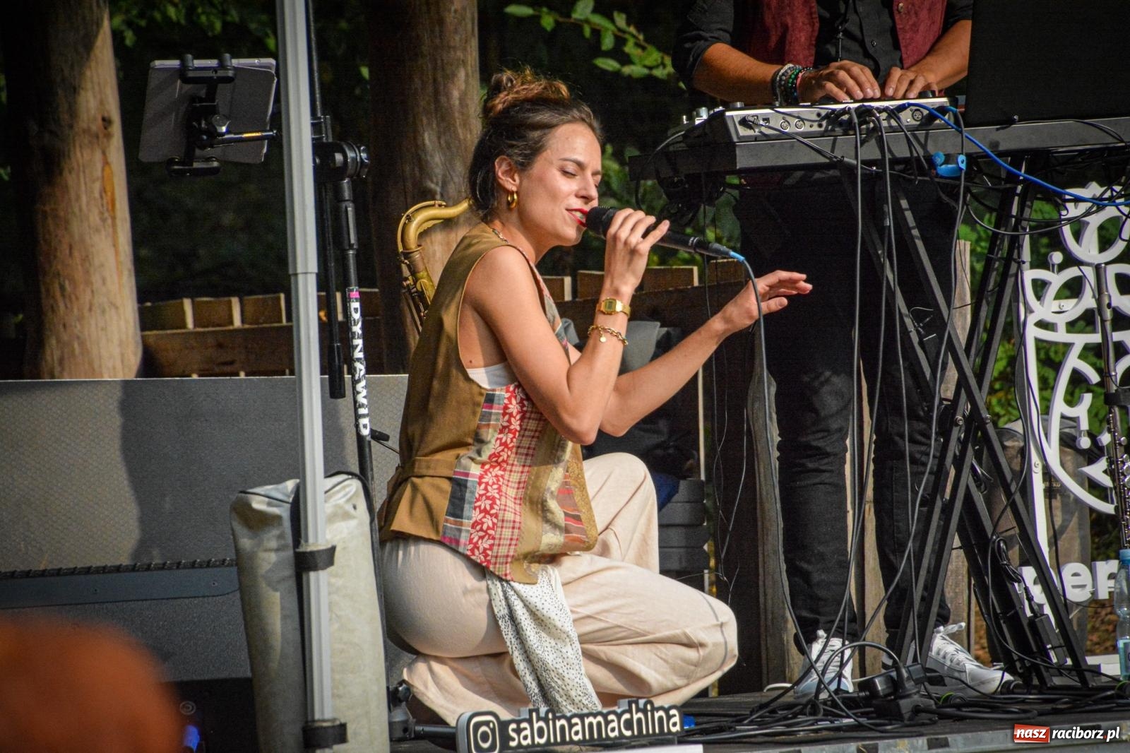 Zdjęcie w galerii na portalu naszraciborz.pl: SABINA & THEO LOOP ACT. Akustycznie w Arboretum Bramy Morawskiej wiadomości z regionu