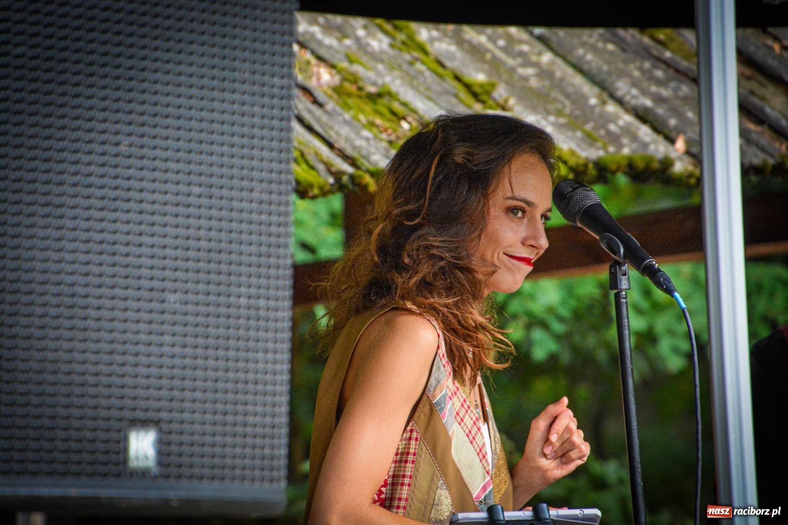 Zdjęcie w galerii na portalu naszraciborz.pl: SABINA & THEO LOOP ACT. Akustycznie w Arboretum Bramy Morawskiej wiadomości z regionu