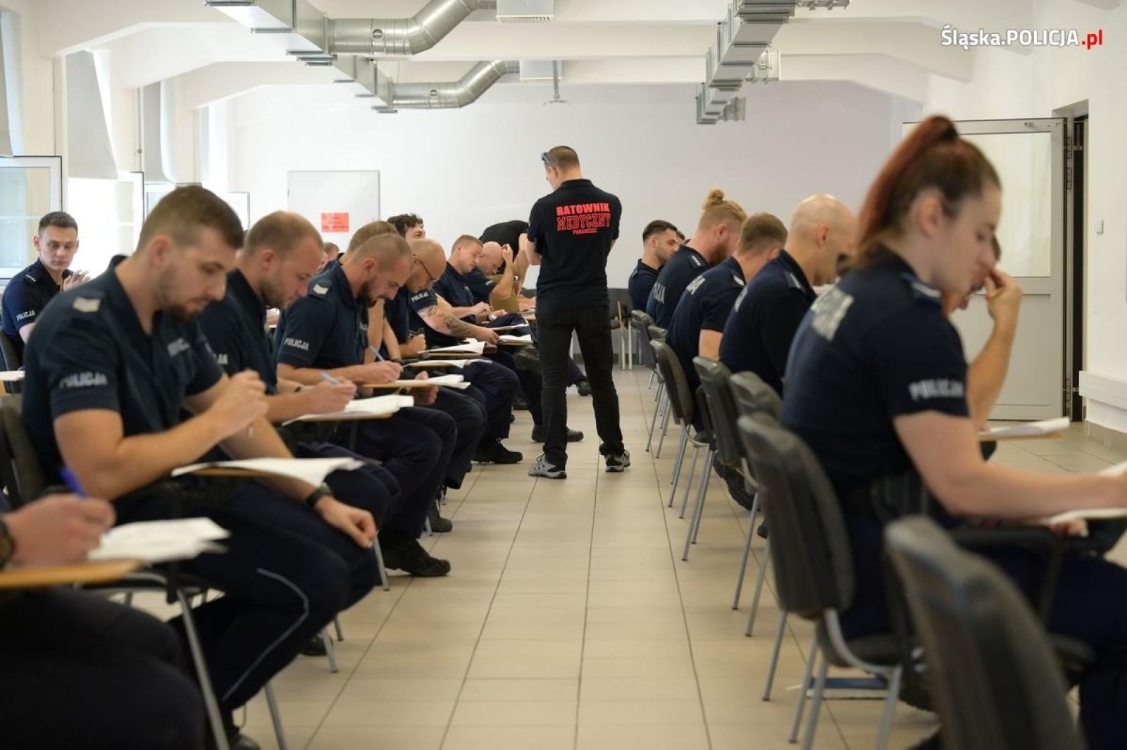 Zdjęcie w galerii na portalu naszraciborz.pl: Policjanci ukończyli kurs pierwszej pomocy wiadomości z regionu