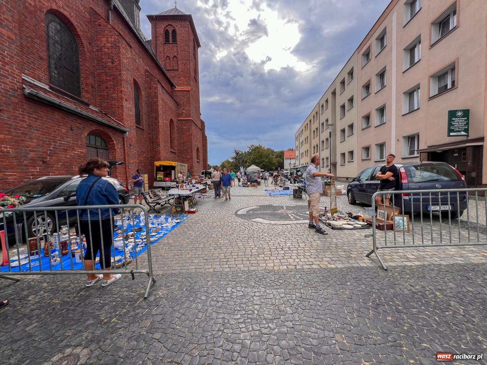 Zdjęcie w galerii na portalu naszraciborz.pl: Radyjko z Hong Kongu i inne ciekawostki z jarmarku staroci wiadomości z regionu