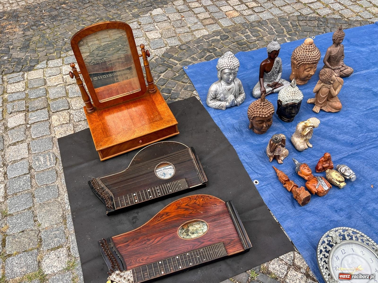 Zdjęcie w galerii na portalu naszraciborz.pl: Radyjko z Hong Kongu i inne ciekawostki z jarmarku staroci wiadomości z regionu