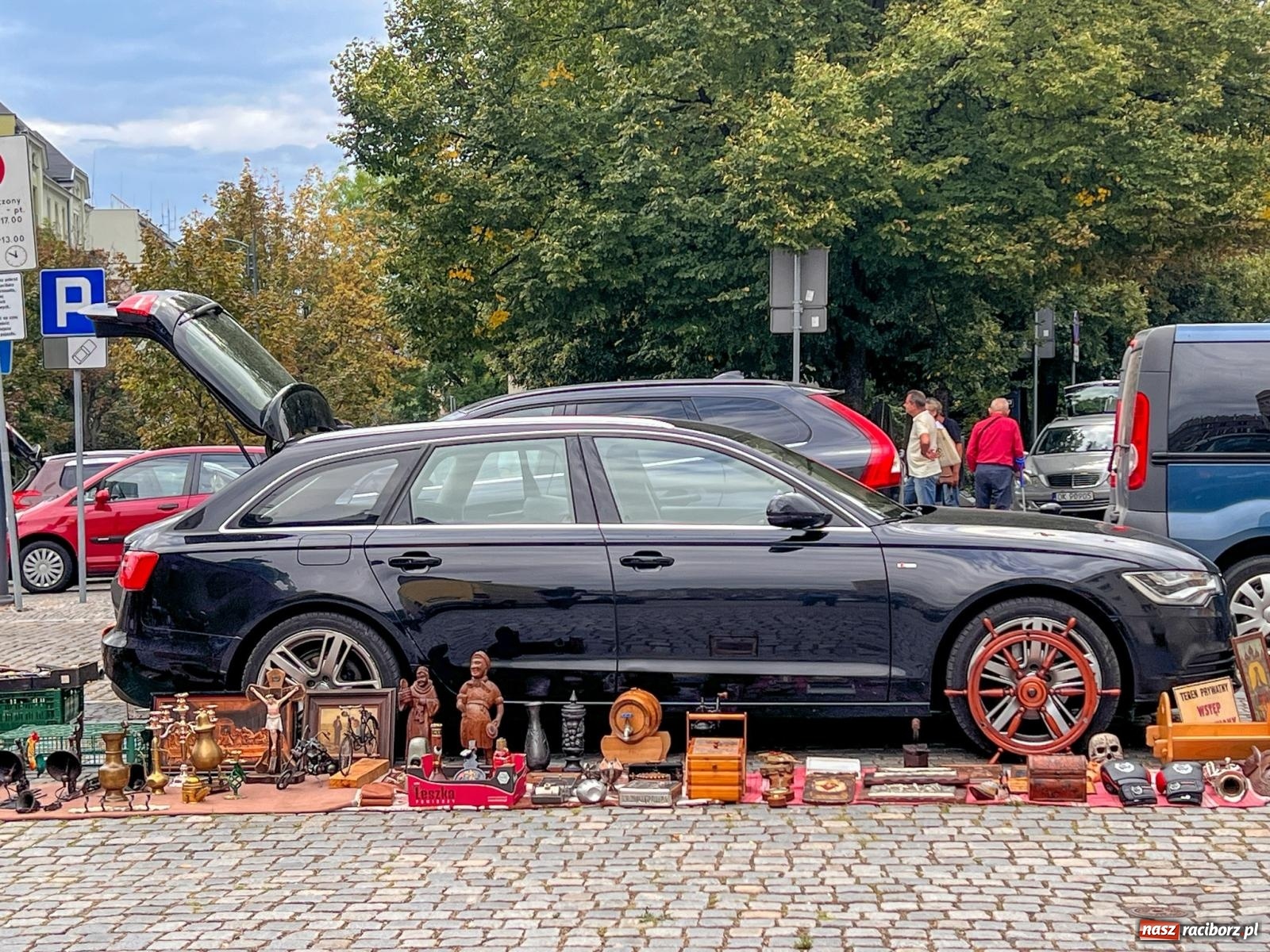 Zdjęcie w galerii na portalu naszraciborz.pl: Radyjko z Hong Kongu i inne ciekawostki z jarmarku staroci wiadomości z regionu